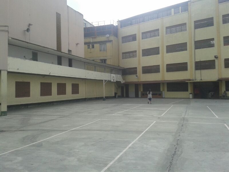 Cancha del colegio antes del sismo